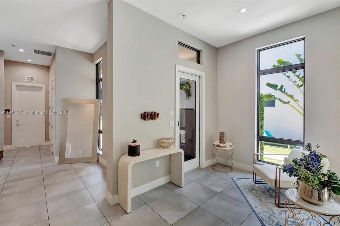 8169 NW 48th Ter, Doral, Florida 33166, Amerika Birleşik Devletleri