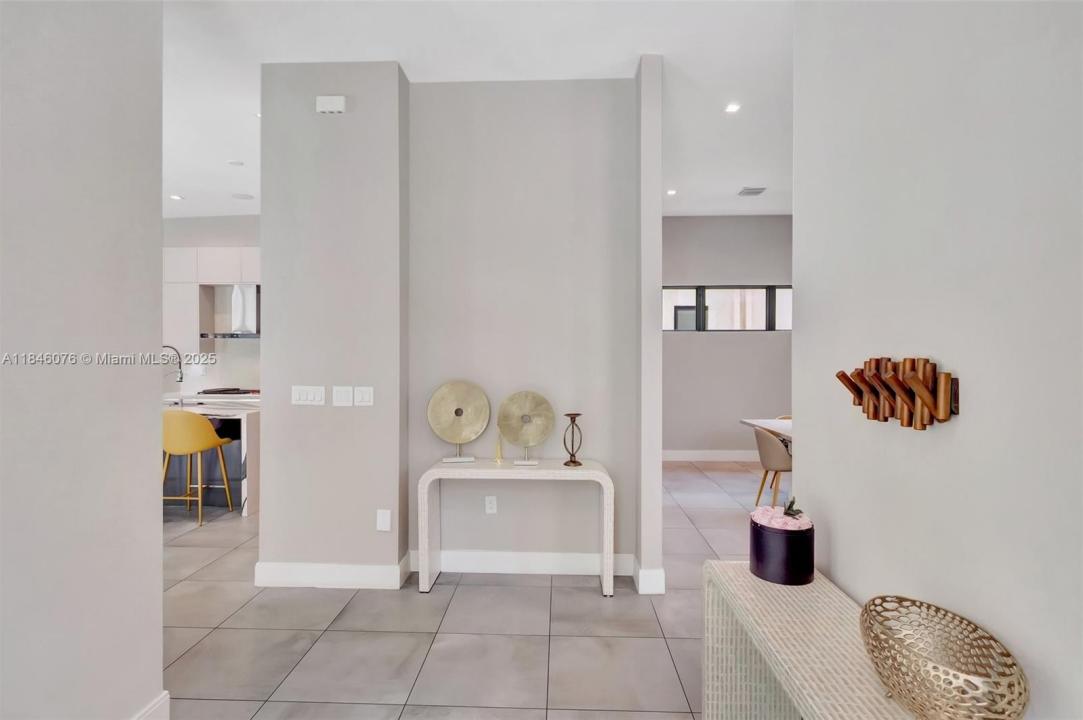 8169 NW 48th Ter, Doral, Florida 33166, Amerika Birleşik Devletleri