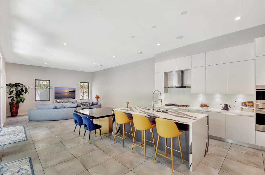 8169 NW 48th Ter, Doral, Florida 33166, Amerika Birleşik Devletleri