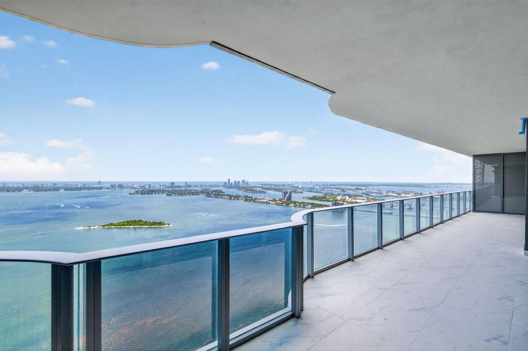 700 NE 24th Street 4702, Miami, Florida 33131, Estados Unidos