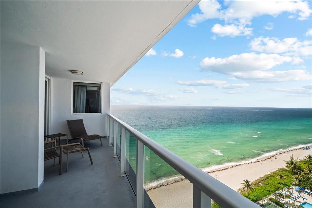 1890 S Ocean Dr PH4, La Mer, Hallandale Beach, Florida 33009