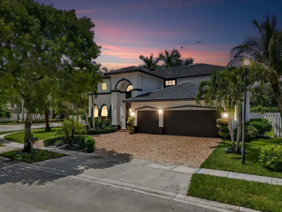 1202 NW 141st Ave, Pembroke Pines, Florida 33028