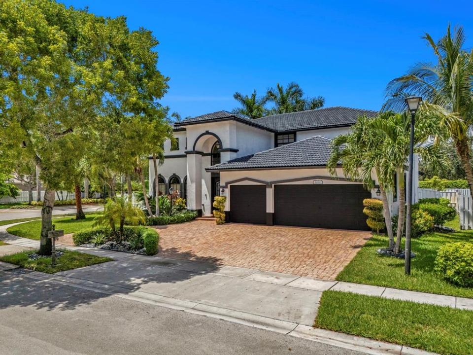 1202 NW 141st Ave, Pembroke Pines, Florida 33028