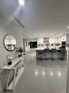 4229 W 7th Ln, Hialeah, Floride 33012, États-Unis