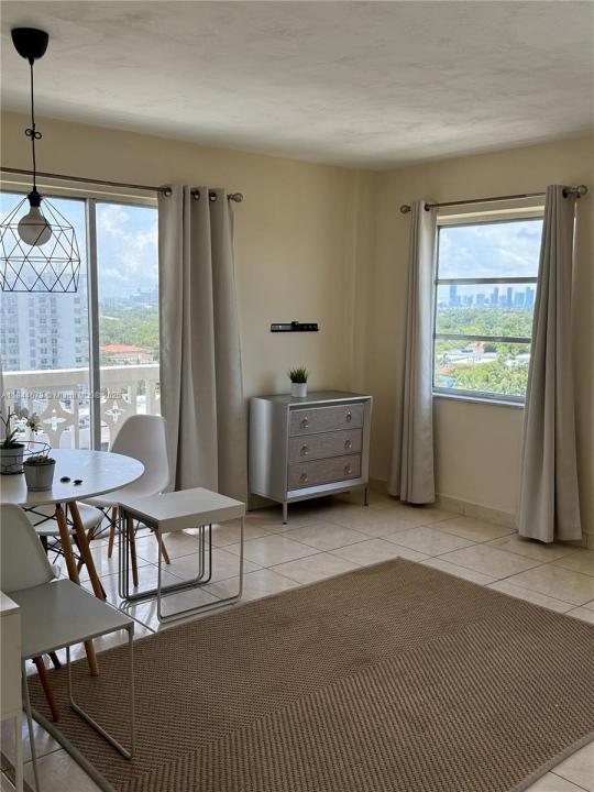 3100 Collins Ave 1406, Miami Beach, Floride 33140, États-Unis