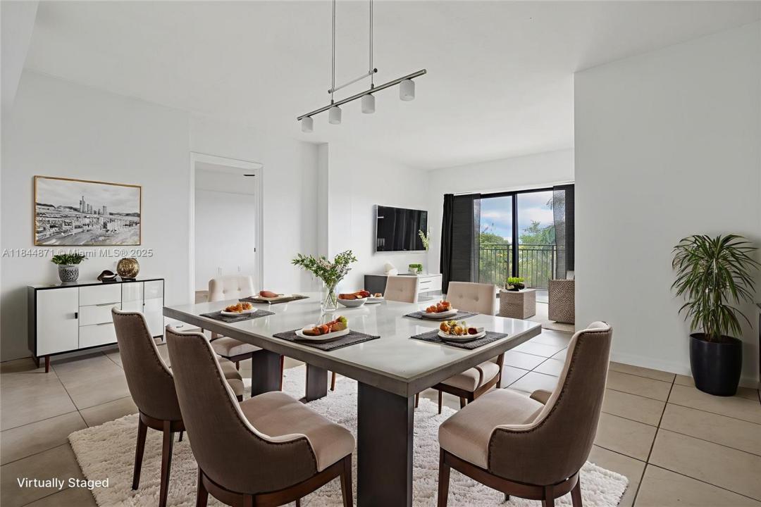 9340 Fontainebleau Blvd W505, Miami, Flórida 33172, Estados Unidos