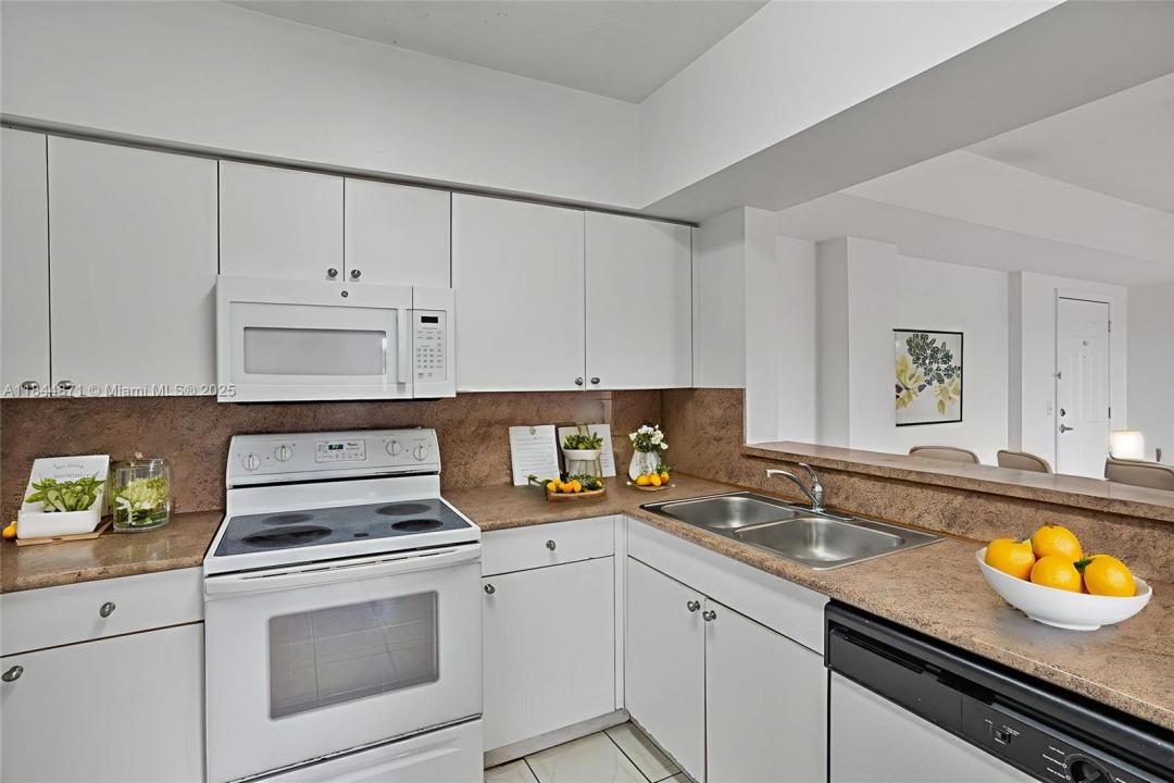 9340 Fontainebleau Blvd W505, Miami, Flórida 33172, Estados Unidos
