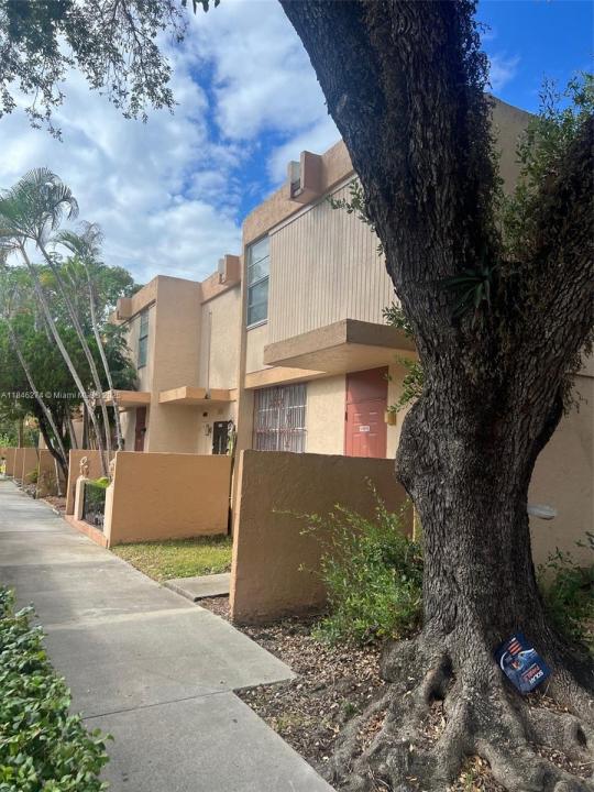 6149 SW 69th St 12, South Miami, Florida 33143