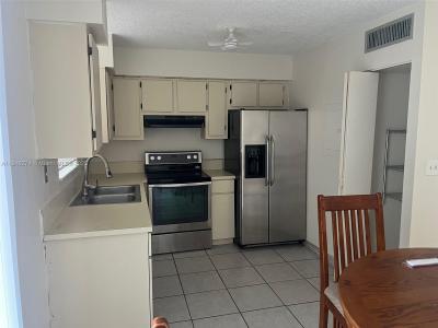 6149 SW 69th St 12, South Miami, Florida 33143, USA