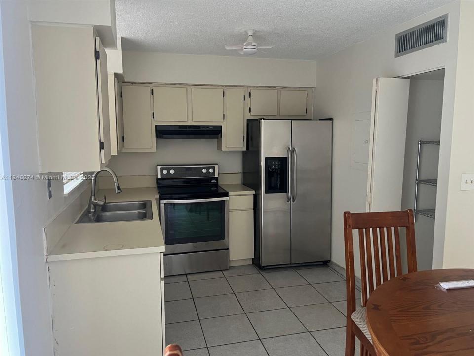 6149 SW 69th St 12, South Miami, Florida 33143