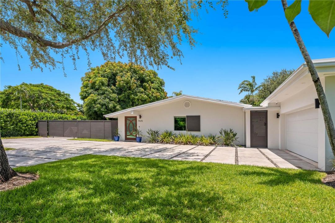 7425 SW 139th Ter, Palmetto Bay, Florida 33158