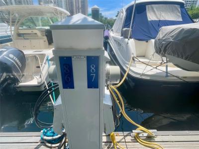 3575 Mystic Pointe Dr, Slip 87, Aventura, Floride 33180, États-Unis