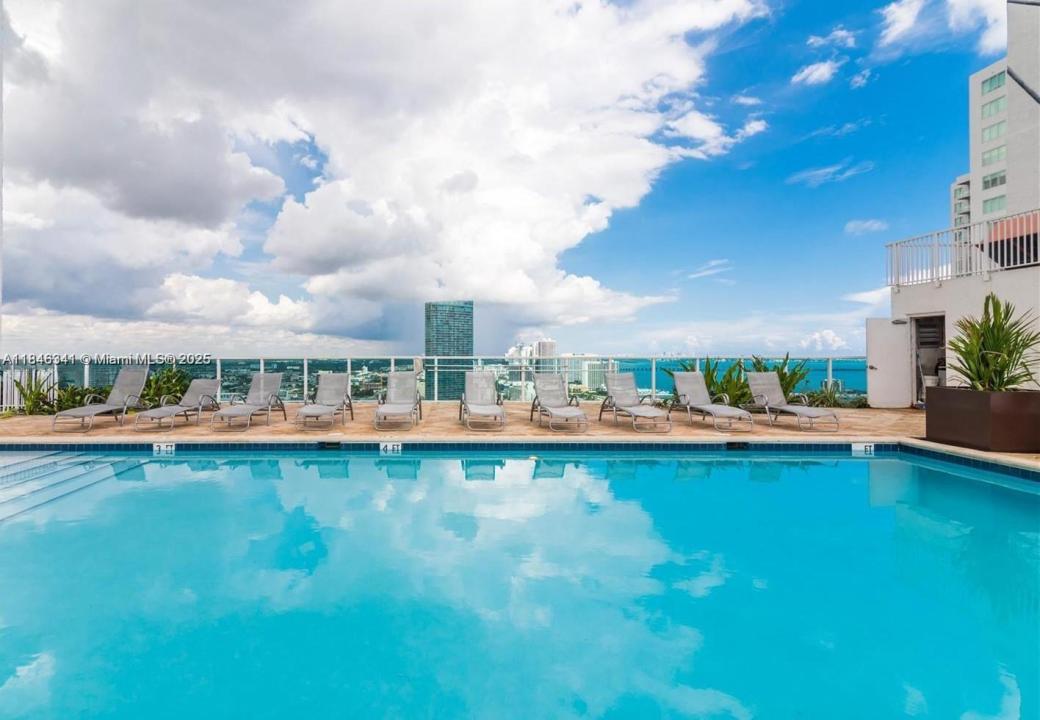 133 NE 2nd 817, Miami, Флорида 33132, Соединенные Штаты