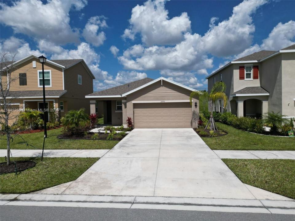 10770 SW Vasari Way, Port St. Lucie, Florida 34987