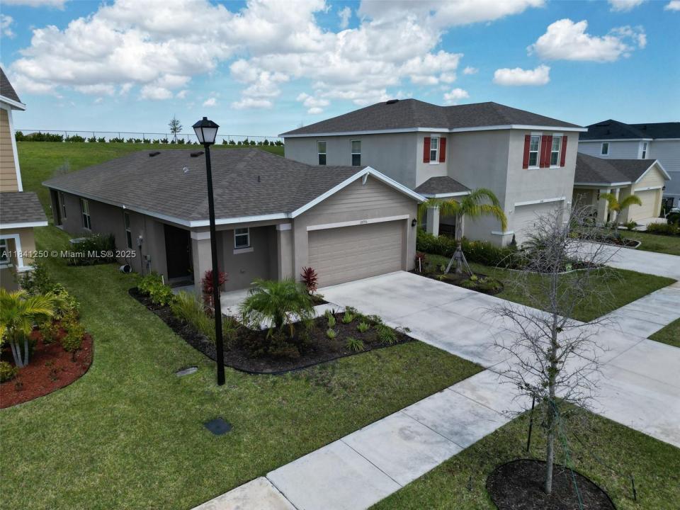 10770 SW Vasari Way, Port St. Lucie, Florida 34987