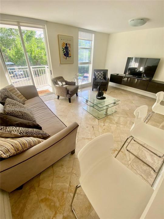 16590 NE 26th Ave 202, North Miami Beach, Florida 33160, Amerika Birleşik Devletleri
