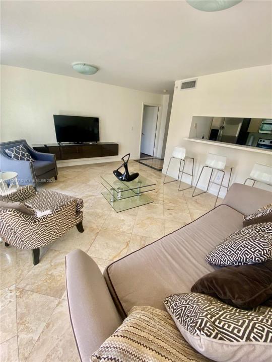16590 NE 26th Ave 202, North Miami Beach, Florida 33160, Amerika Birleşik Devletleri
