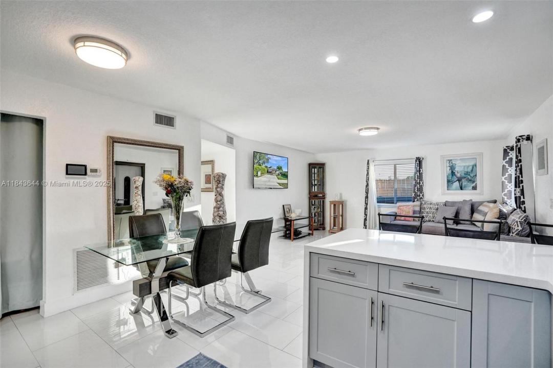 320 NE 33rd St, Oakland Park, Florida 33334, Estados Unidos