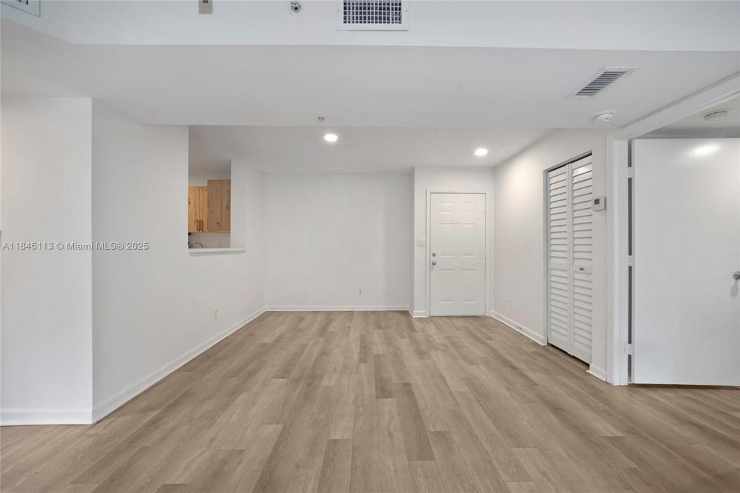 649 E Sheridan St 207, Dania Beach, Floride 33004, États-Unis