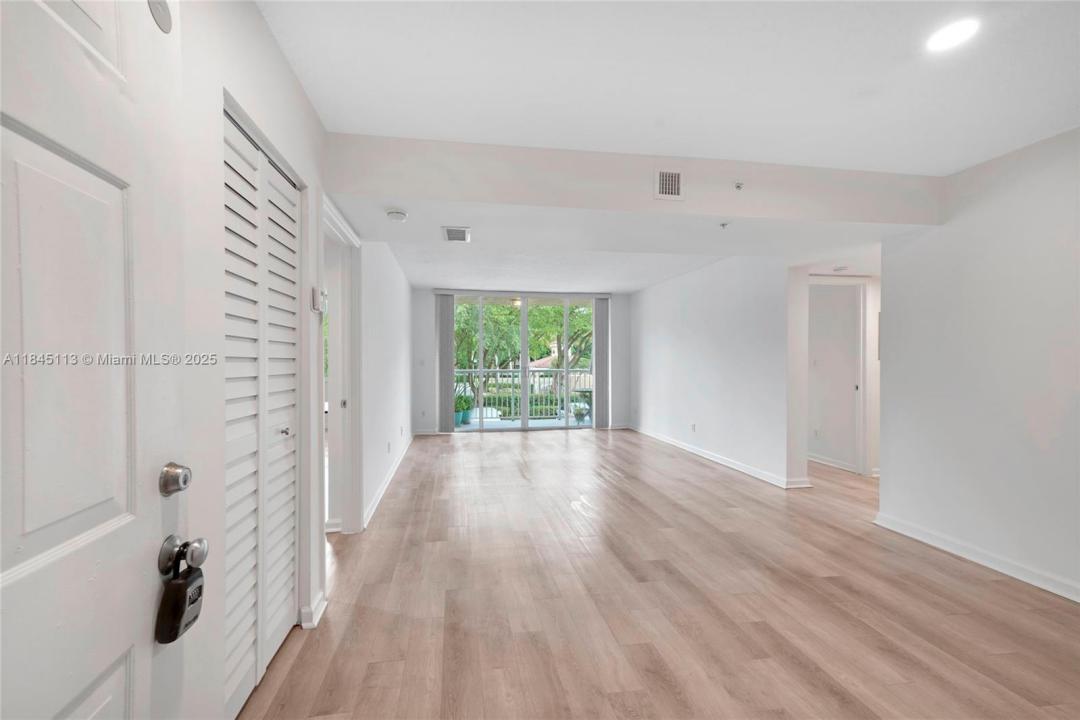 649 E Sheridan St 207, Dania Beach, Floride 33004, États-Unis