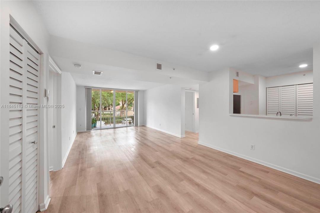 649 E Sheridan St 207, Dania Beach, Floride 33004, États-Unis