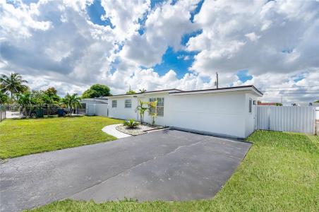 5420 NW 182nd St, Miami Gardens, Florida 33055, USA
