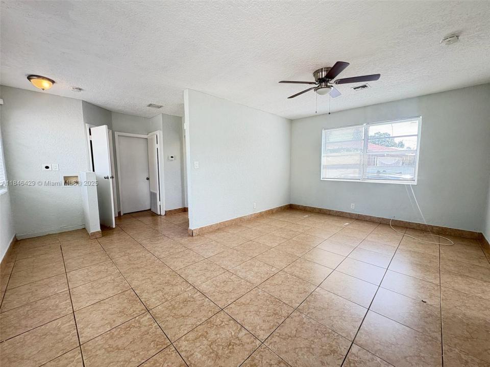 2527 N 23rd Ave 2525, Hollywood, フロリダ 33020, アメリカ合衆国