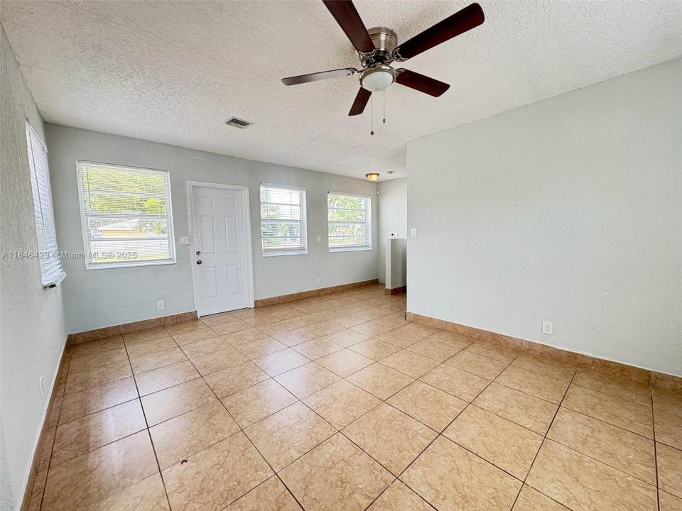 2527 N 23rd Ave 2525, Hollywood, フロリダ 33020, アメリカ合衆国