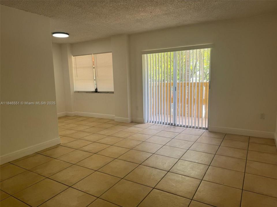 1821 NE 168 ST B-1, North Miami Beach, 佛罗里达州 33162, 美国