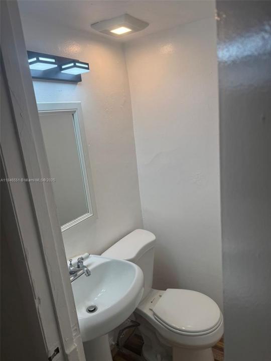 1821 NE 168 ST B-1, North Miami Beach, 佛罗里达州 33162, 美国