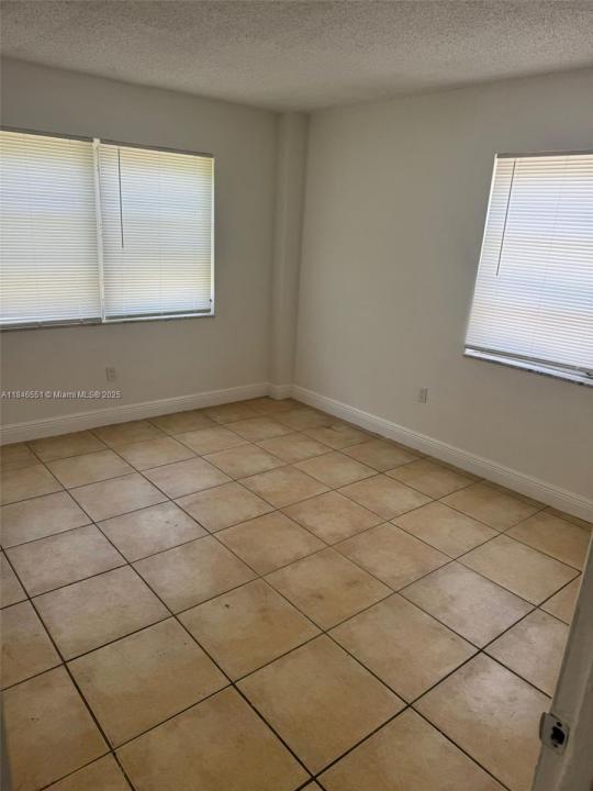 1821 NE 168 ST B-1, North Miami Beach, 佛罗里达州 33162, 美国