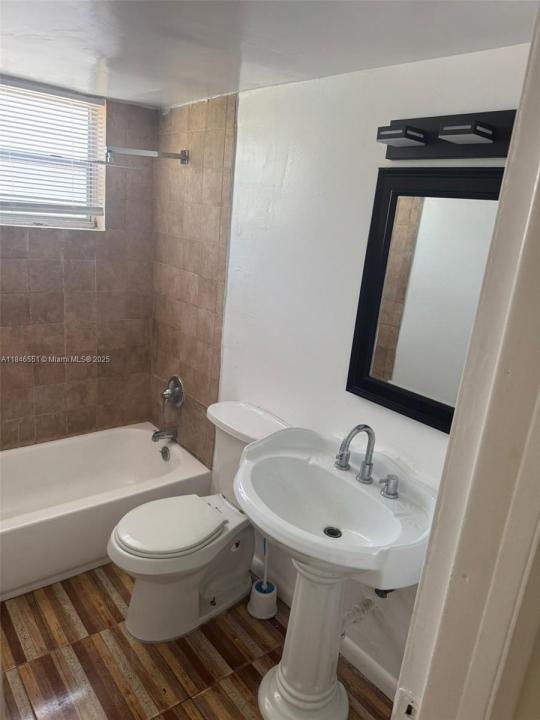 1821 NE 168 ST B-1, North Miami Beach, 佛罗里达州 33162, 美国