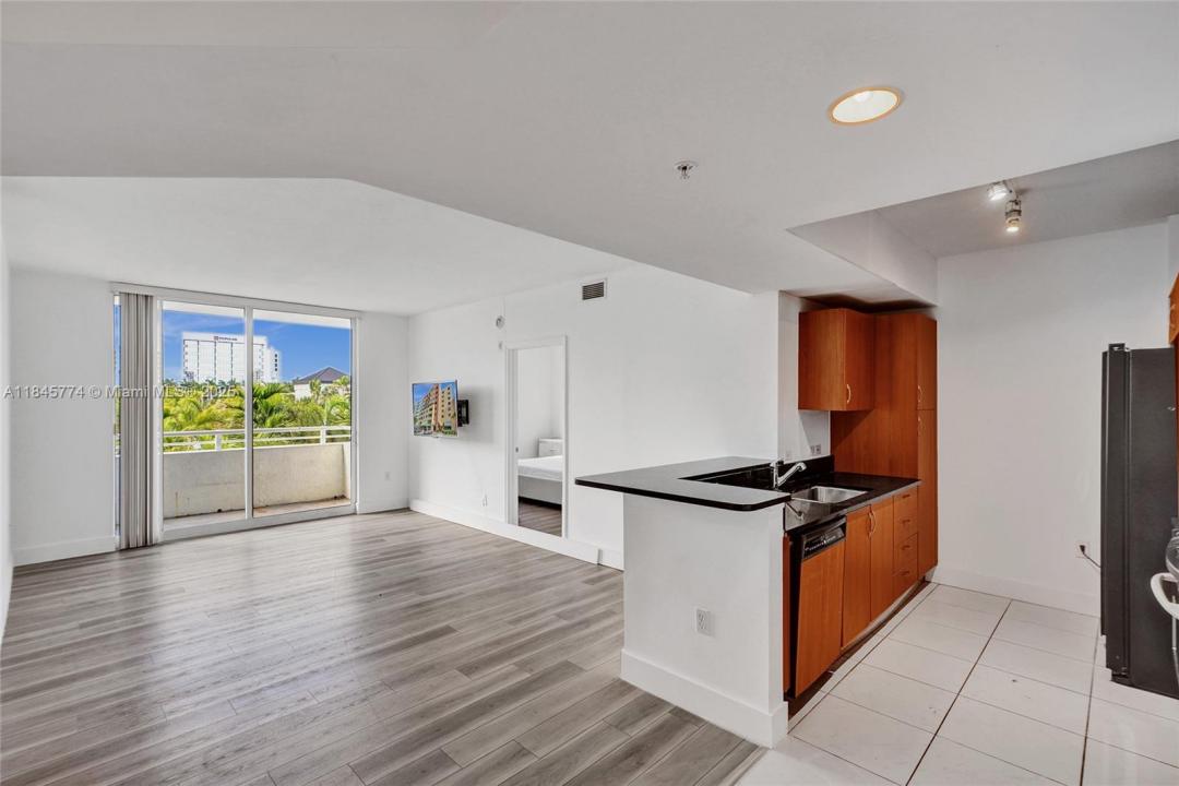 2775 NE 187th St 202, Aventura, Floride 33180, États-Unis
