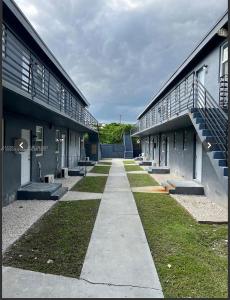 1181 NW 8th St Rd 17, Miami, Florida 33136, USA