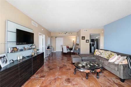 117 NW 42nd Ave 1611, Miami, Florida 33126, USA