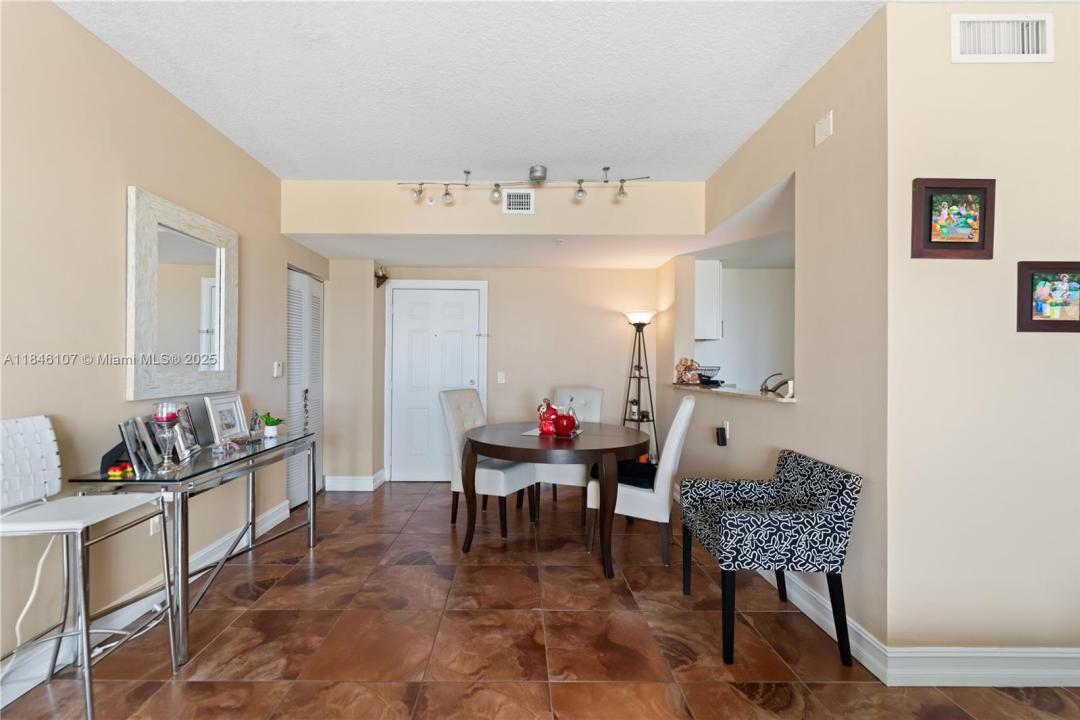 117 NW 42nd Ave 1611, Miami, Florida 33126, Estados Unidos