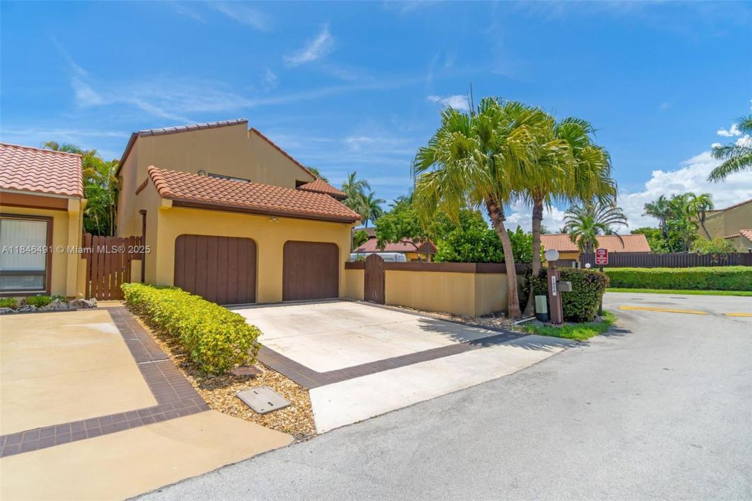 1006 NE 202nd Ln, Miami, フロリダ 33179, アメリカ合衆国