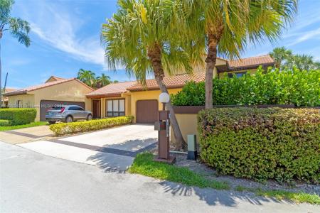 1006 NE 202nd Ln, Miami, Florida 33179, USA