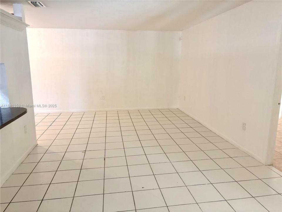 15675 SW 74th Circle Dr 14, Miami, Flórida 33193, Estados Unidos