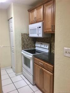 15675 SW 74th Circle Dr 14, Miami, Florida 33193, USA