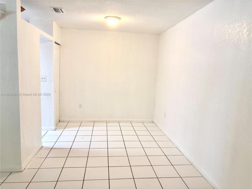 15675 SW 74th Circle Dr 14, Miami, Flórida 33193, Estados Unidos