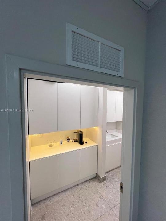 2820 NE 214th St 1001, Aventura, Florida 33180, USA