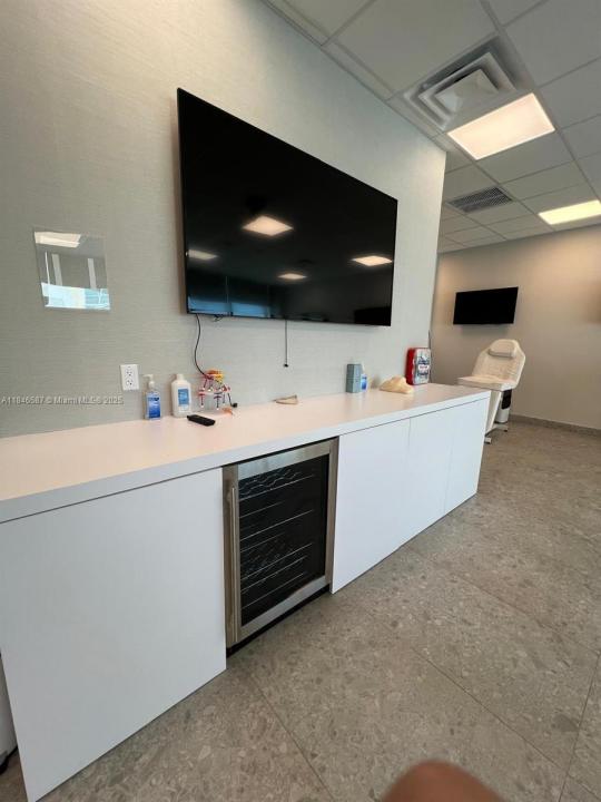 2820 NE 214th St 1001, Aventura, Florida 33180, USA