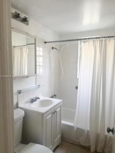 1210 S Douglas Rd 2, Coral Gables, Florida 33134, USA