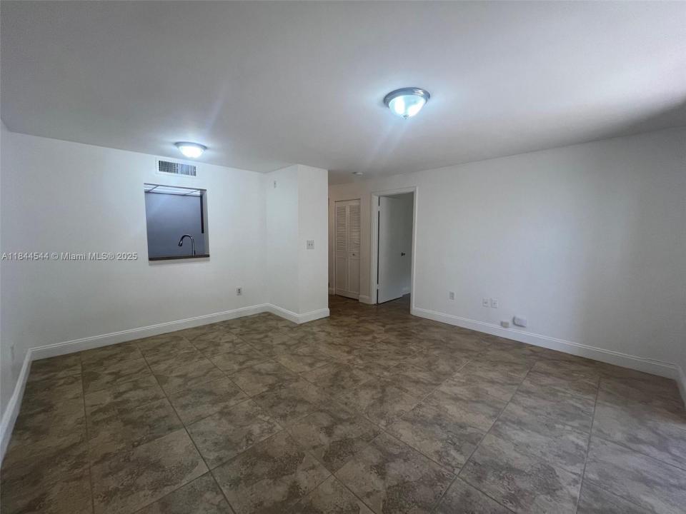 1720 NW N River Dr 103, Miami, Florida 33125, Amerika Birleşik Devletleri