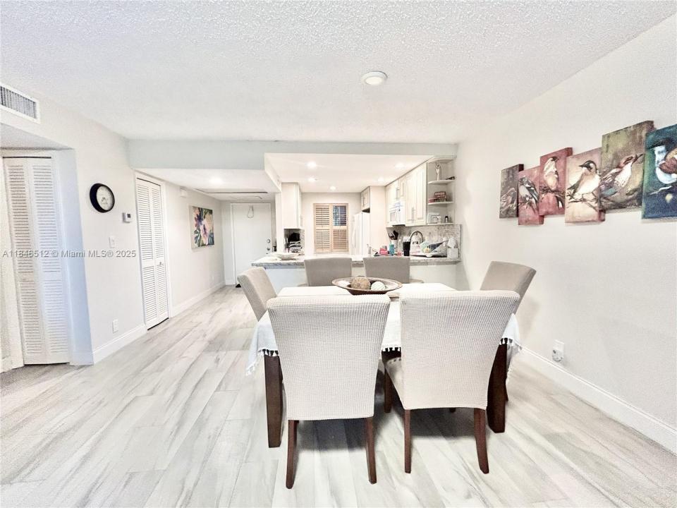 3800 Oaks Clubhouse Dr 311, Pompano Beach, Florida 33069, Stati Uniti