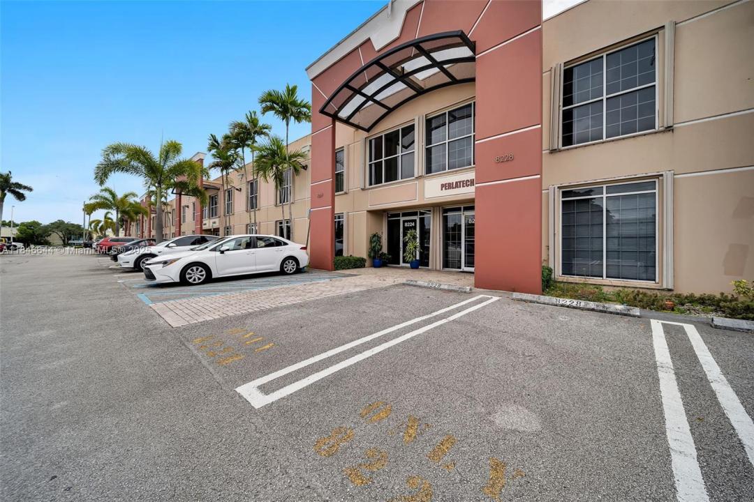 8224 NW 30th Ter 24, Doral, Florida 33122, USA