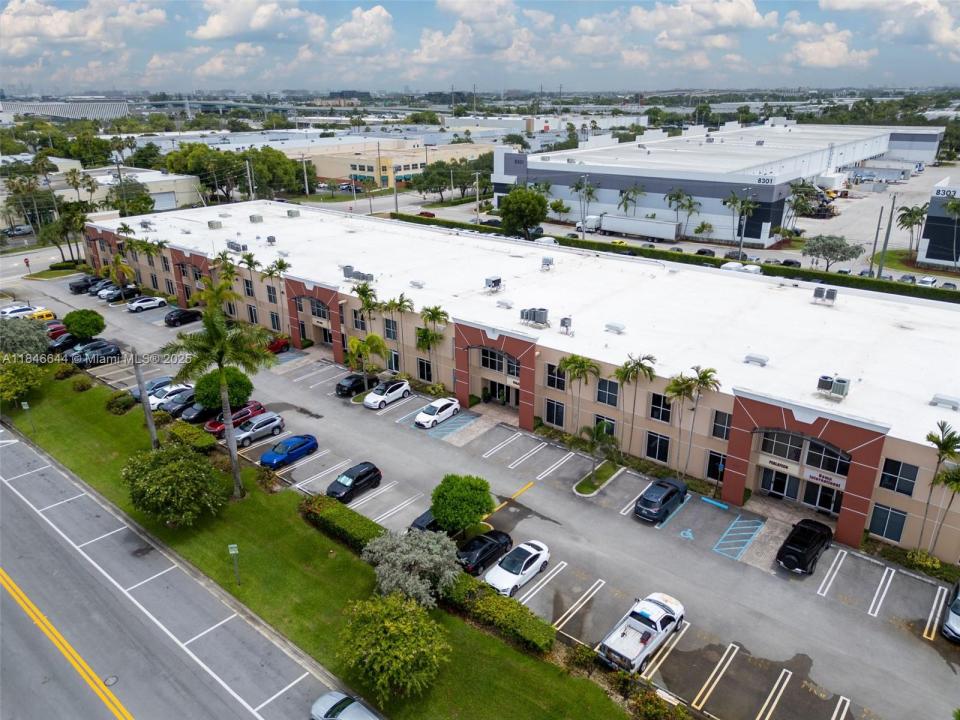 8224 NW 30th Ter 24, Doral, Florida 33122, USA