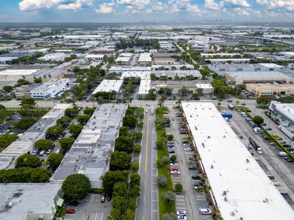 8224 NW 30th Ter 24, Doral, Florida 33122, USA