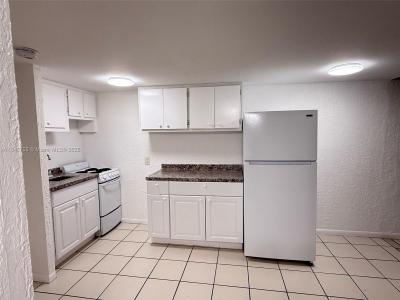 750 NE 195th St 128, Miami, Florida 33179, USA